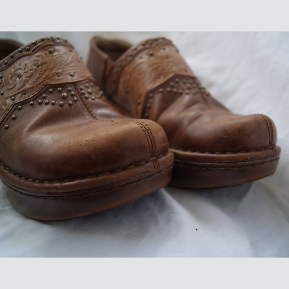 Ariat Women's Brown Leather Embellished Slip-On Clogs - Picture 3 of 11